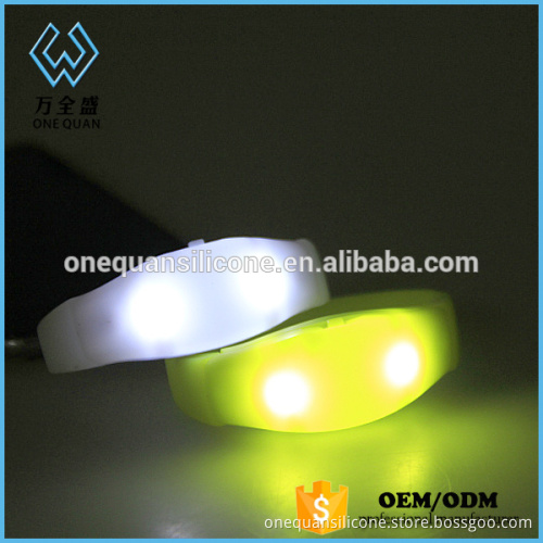 Fournisseur LED clignote en cours d'execution silicone bracelet